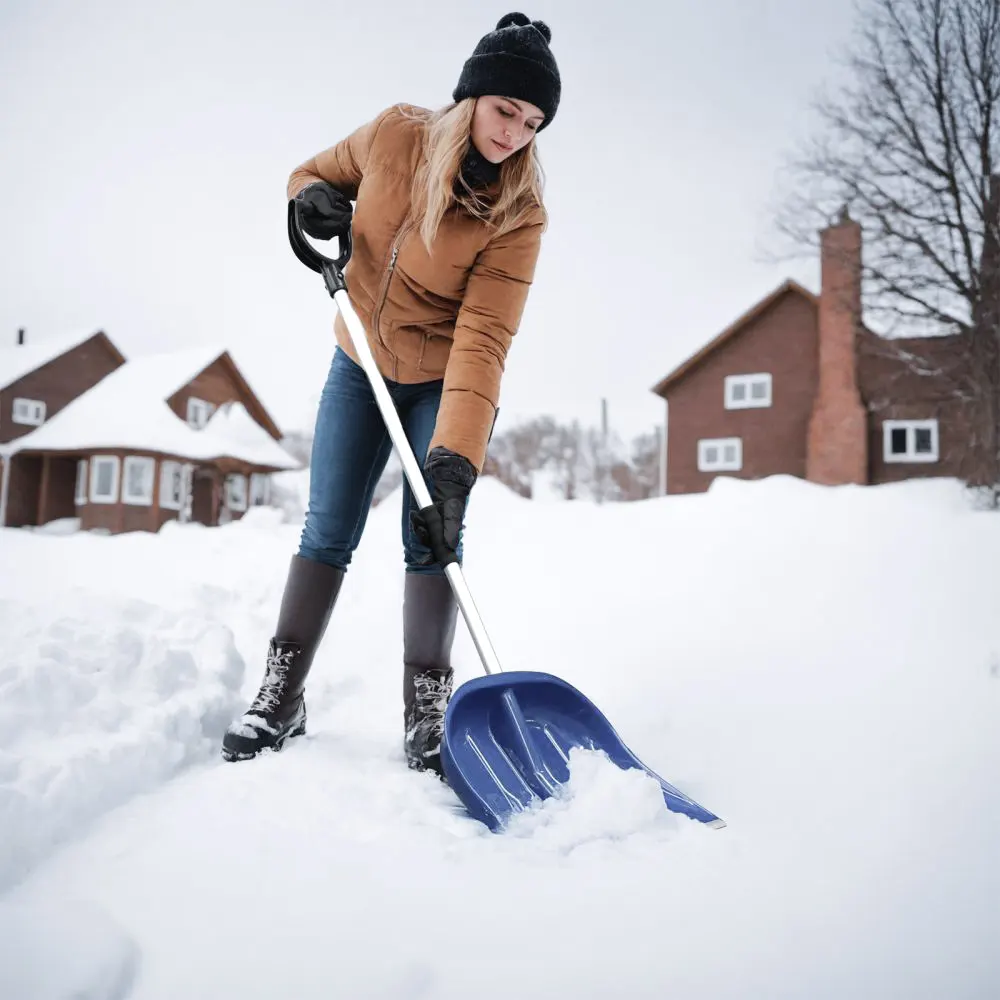 Pá de neve de alumínio portátil com acessório de caminhão de alça conveniente para limpar calhas e neve de estrada