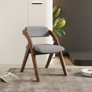 Fauteuil pliant en bois de caoutchouc massif avec cadre robuste et épais, assise et dossier rembourrés beige, chaise de banquet et d'événement, facile à ranger - Product Image 1