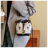 Sac à bandoulière grande capacité tendance et personnalisé en PU pour femme, nouveau sac seau à cordon mignon et texturé avec motif dessin animé