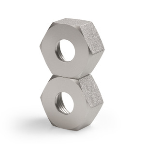 Écrou hexagonal en alliage d'aluminium anodisé, sablé, résistant à la corrosion, finition mate pour usage industriel - Product Image 3