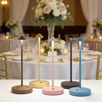Lampe de table LED rechargeable sans fil en métal, style nordique, pour restaurant, hôtel, bar, mariage, salle à manger - Vente en gros OEM/ODM