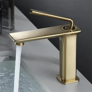 ก๊อกผสมน้ำร้อนเย็นดีไซน์เรียบง่ายติดตั้งบนโต๊ะทองเหลืองขัดเงาสีทองสำหรับห้องน้ำ