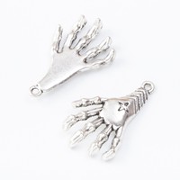 Pendentif squelette main en alliage de zinc, finition argent antique, style gothique, pour la création de colliers gothiques