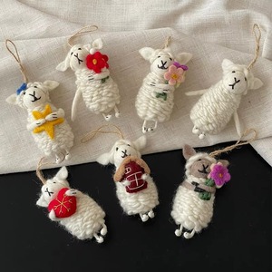 Adorno de Oveja Pequeña de Fieltro de Lana Súper Suave y Versátil, Llavero de Peluche 3D Hecho a Mano, Colgante Decorativo para Bolsos y Interiores de Automóviles - Product Image 3