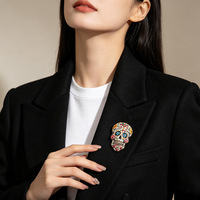 Broche de Calavera con Flores de Colores del Día de Muertos Mexicano para Halloween
