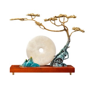 Adorno de Latón con Diseño de Luna Reflejando Ríos y Montañas, Árbol de Pino y Jade, Decoración Feng Shui para Sala de Estar - Product Image 1