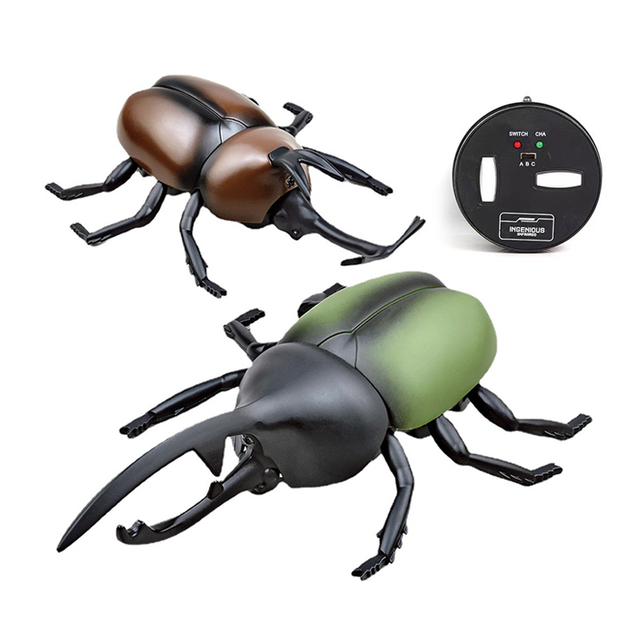 Small Plastic Realistic Crawling Insect Robot Model Simulation Infrared Remote Control Beetles Toys with Small Controller