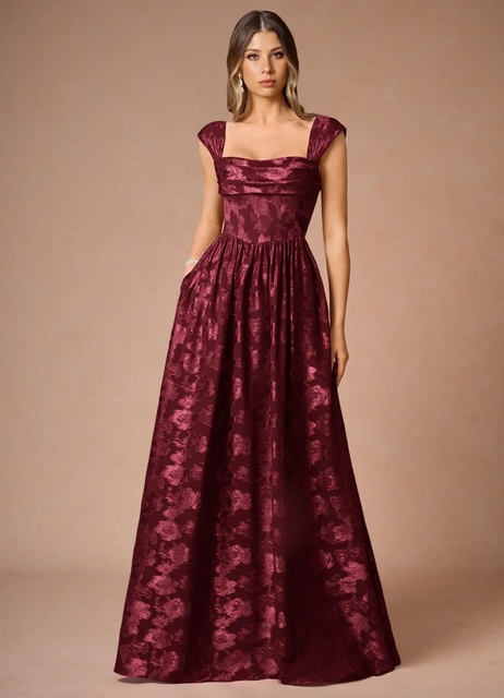 Red colour wedding gown: Elegant & Customizable