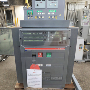 เบรกเกอร์วงจรไฟฟ้าแบบอากาศ 1600A ACR 3P FHR ของแท้ใหม่เอี่ยม E1N1600 R1600 PR121/P-LSIG 3P FHR 1600A ของแท้ - Product Image 3