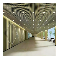 Paneles de techo de metal suspendidos de aluminio ondulado 3D modernos, diseño de techo falso comercial para centro comercial de aeropuerto o pasillo para hoteles