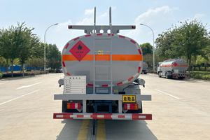 Camión Cisterna de Combustible CLW Nuevo 4x2, Tanque de 11000L, Transmisión Manual, Transportador de Productos Inflamables - Product Image 5