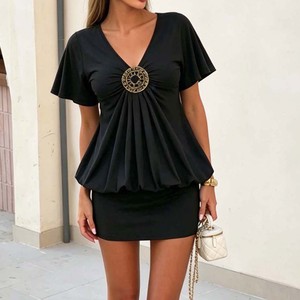 Vestido Corto Negro con Cuello en V para Mujer, Estilo Vintage con Detalle de Anillo Metálico, Fruncido, Manga Corta, Elegante, Casual, para Fiesta - Product Image 1