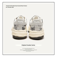 Sneaker originale de haute qualité personnalisée. Sneakers tendance unisexes à semelle épaisse et blocs de couleur, antidérapantes, fabricant en gros