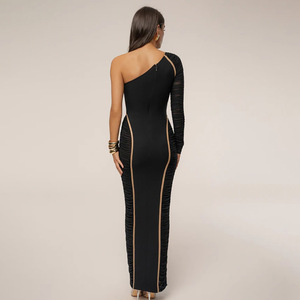 Robe longue asymétrique plissée à une épaule avec superposition transparente et taille naturelle pour les soirées - Product Image 2