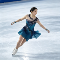 Robe de patinage artistique pour enfants, bleu turquoise dégradé, en dentelle, à manches longues, décolleté en V profond, dos ouvert, ornée de strass faits à la main, coupe irrégulière