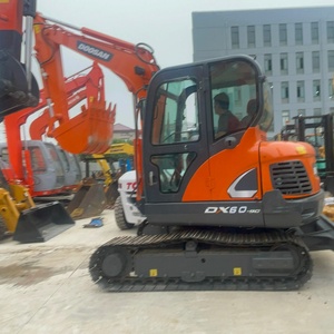 Excavatrice Doosan DX60 d'occasion à 95% neuve, prix bas, originale coréenne, 6 tonnes, hydraulique, sur chenilles, à vendre - Product Image 1