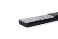 Télécommande personnalisable haut de gamme avec apprentissage IR, boutons métalliques, commande vocale BLE et boîtier en aluminium