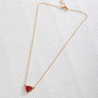 Triangle de cornaline rouge simple pendentif géométrique chaîne à maillons à la mode empilable amour or collier de pierres précieuses naturelles pour les femmes