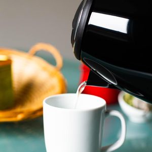 Stainless Steel 1500W Portable Electric <b>Kettle</b> with <b>Temperature</b> <b>Control</b> for Home & Hotel Use 2.0L Capacity Fast Heating - Product Image 4