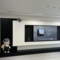 Meuble TV suspendu moderne à LED avec plaque de fond en grille, hôtel et salon, meubles en bois, décoration intérieure pratique et élégante