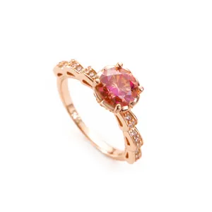 1 कैरेट गुलाबी गोल मोइसानाइट शादी की अंगूठी महिलाओं के लिए रोज़ गोल्ड प्लेट 925 स्टर्लिंग सिल्वर फाइन ज्वेलरी डायमंड रिंग महिलाओं के लिए