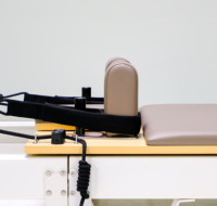 Équipement de Pilates pliable personnalisé en aluminium blanc, machine d'étirement de yoga peu encombrante pour la salle de sport