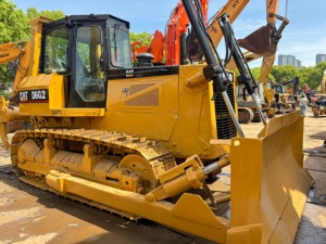 Gebrauchte Caterpillar D6G2 Bulldozer mit stabiler Leistung für Erdarbeiten - Product Image 2