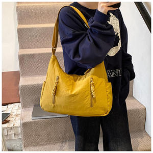 Sac bandoulière personnalisé avec logo, sac décontracté en nylon, sac à bandoulière pour femme - Product Image 5