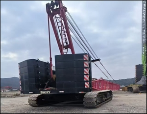 Grue sur chenilles d'occasion Sany SCC2000A, capacité 200 tonnes, avec moteur, boîte de vitesses, pompe et moteur – Poids 65 000 kg pour inspection vidéo et rapports - Product Image 2