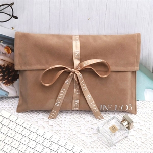 高級ブラウンベルベット封筒型ジュエリーギフト包装フラップポーチ、カスタムロゴ印刷、ヘアアクセサリー/衣類収納ダストバッグ、カスタムカラー - Product Image 1