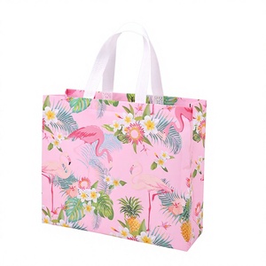 Sac fourre-tout réutilisable et écologique en non-tissé laminé avec poignées en ruban, personnalisé avec logo de marque sérigraphié, idéal pour un usage quotidien - Product Image 5