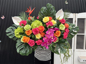 2026 nouveau Design thème tropical mariage fleurs Arrangement feuilles de palmier artificielles <span class=keywords><strong>Fushia</strong></span> Rose fleur boule pour la décoration de mariage - Product Image 3