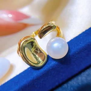 เครื่องประดับแหวนมุกทรงหยวนเปา งานฝีมือ ดีไซน์ทันสมัย สำหรับเทศกาลปีใหม่  โดดเด่นด้วยความเป็นเอกลักษณ์  ให้ลุคสบายๆ แต่ดูมีสไตล์ - Product Image 5