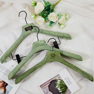Vente en gros d'usine de haute qualité cintre en plastique pour vêtements avec logo personnalisé cintre en <span class=keywords><strong>fourrure</strong></span> - Product Image 5