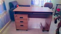 Bureau d'ordinateur moderne et simple en bois avec tiroir de rangement, mobilier de poste de travail individuel pour bureau à domicile