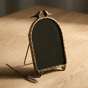 <span class=keywords><strong>Miroir</strong></span> de table vintage en métal finition or antique avec décor d'oiseaux, <span class=keywords><strong>miroir</strong></span> de vanité rustique sur pied en forme d'arche pour la maison et la chambre - Product Image 4