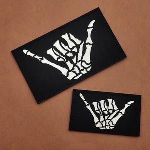 Накладки для рук с черепом, 6 дюймов - Product Image 3