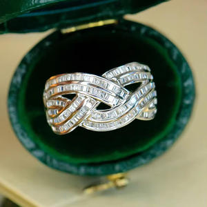 Bague en diamant T0810 en or blanc, taille baguette, couleur G naturelle, bijoux de mariage de luxe pour femmes - Product Image 3