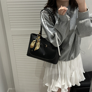 Sac fourre-tout en <span class=keywords><strong>cuir</strong></span> PU grande capacité avec décoration en écharpe pour le <span class=keywords><strong>travail</strong></span> et l'usage quotidien - Product Image 5