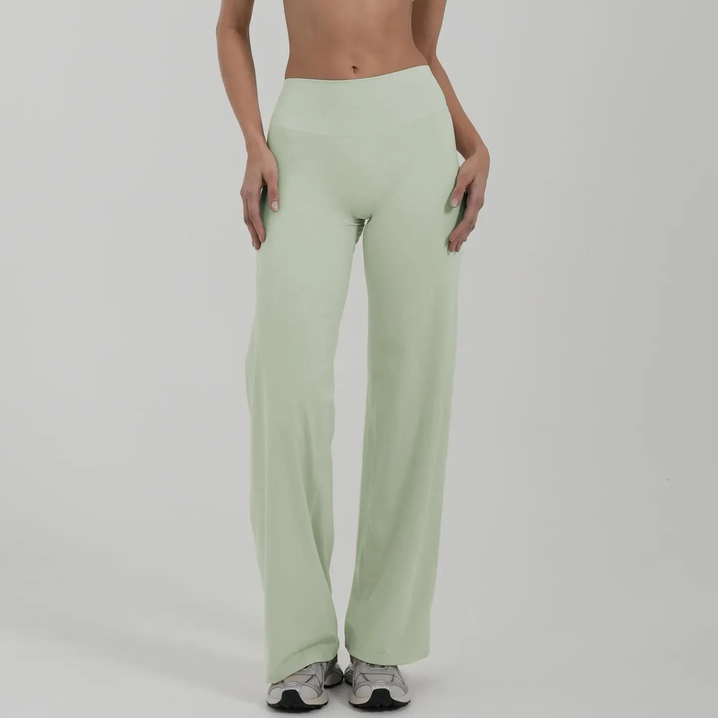 กางเกงเลกกิ้งสีเขียวแฟลร์