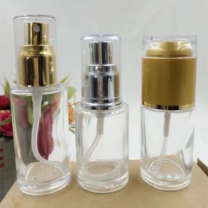 De fondo plano de viaje privado Tigre forma para botella de vidrio de perfume claro francés - Product Image 6