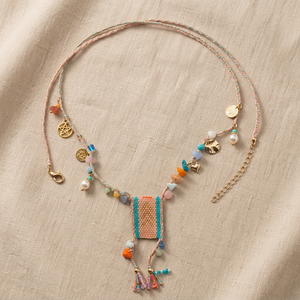 Collier pendentif artisanal Sstringz Aqua Blue & Peach avec perles Miyuki, éclats de pierres multicolores, breloques dorées et pompons, style bohème - Product Image 4