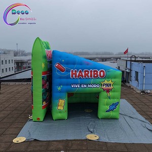 Stand publicitaire gonflable personnalisé en forme de maison de bonbons, thème <span class=keywords><strong>Haribo</strong></span>, pour événement promotionnel - Product Image 2