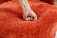 Luxuriöser nordischer moderner Akzentstuhl für Schlafzimmer, kleine Räume, Esszimmer – gepolsterter Stoff-Barrel-Stuhl für Wohnzimmer und Hotelmöbel