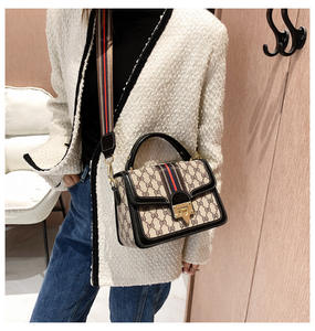 Nueva llegada diseñador personalizado letras retro moda pequeños bolsos cuadrados de lujo solo hombro bandolera bolso de mujer - Product Image 4