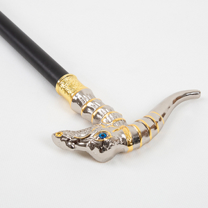 Canne de style fantaisie occidental, mystérieuse, mignonne et luxueuse, pour cosplay, Halloween, avec tête de dragon et corne de licorne - Product Image 3