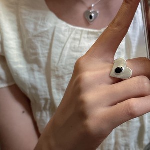 Collar con colgante fino de plata de ley S925, diseño lateral Simple Retro con amor esmerilado, versión coreana, estilo de blogger de moda de nicho - Product Image 5