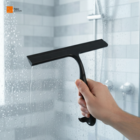 Spatule en silicone écologique et durable en forme de queue de poisson avec crochet intégré pour vitres, sols et nettoyage de douche, facile à accrocher