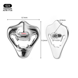 Boucles d'oreilles en titane en forme de masque de diable, 8,1 mm x 9,2 mm, clous à filetage interne pour piercing du cartilage de l'oreille - Product Image 1