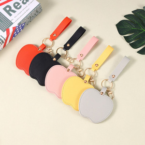 Espejo de maquillaje de cuero con forma de manzana y llavero, espejo compacto portátil para viajes y bolsos - Product Image 2